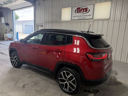 Used 2025 Jeep Compass Limited w/ Elite Group AWD/4WD image 14