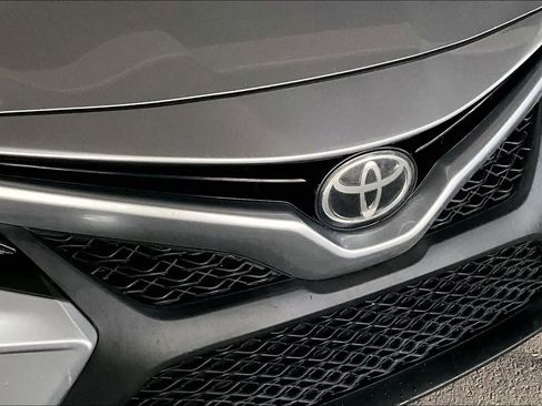 Used 2018 Toyota Camry SE image 29