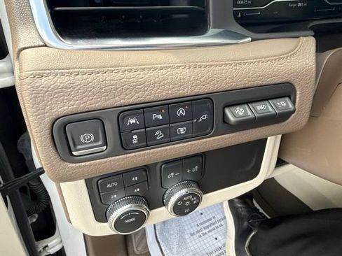 Used 2022 GMC Yukon Denali AWD/4WD image 19