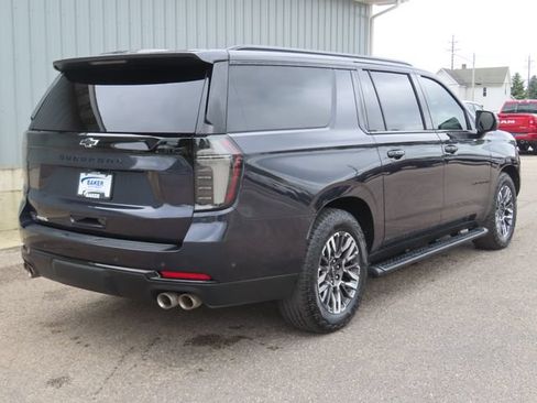 Used 2025 Chevrolet Suburban Z71 w/ Z71 Off-Road Package AWD/4WD image 3