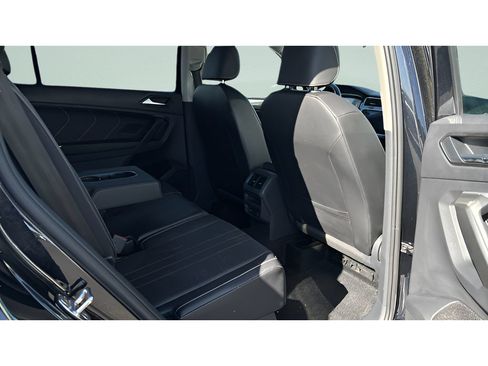 Used 2024 Volkswagen Tiguan SE AWD/4WD image 34