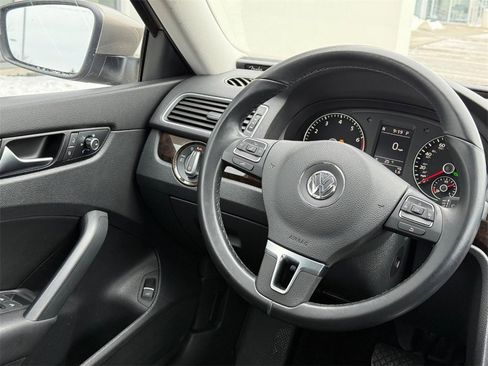 Used 2015 Volkswagen Passat 1.8T SEL Premium image 13