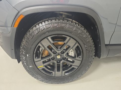 Used 2024 Rivian R1T Adventure AWD/4WD image 9