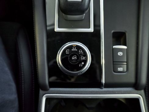 Used 2024 Mitsubishi Outlander SE image 40