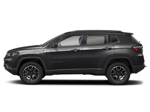 Used 2025 Jeep Compass Trailhawk AWD/4WD image 3