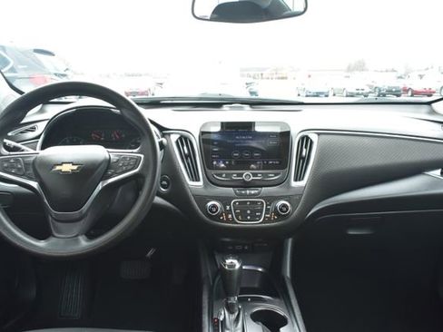 Used 2020 Chevrolet Malibu LT image 32