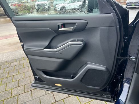 New 2026 Toyota Highlander XSE image 17