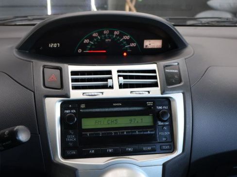 Used 2007 Toyota Yaris 2-Door Hatchback image 14