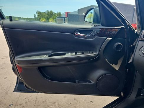 Used 2013 Chevrolet Impala LTZ FWD image 23