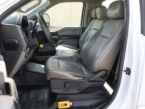 Used 2017 Ford F550 2WD Regular Cab Super Duty image 18