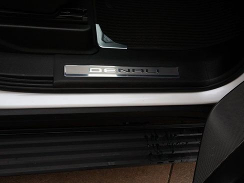 Certified 2024 GMC Yukon Denali Ultimate image 12