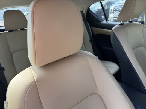 Used 2014 Lexus CT 200h FWD image 39