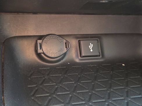 Used 2021 Toyota RAV4 XLE AWD/4WD image 21