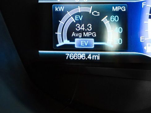 Used 2020 Ford Fusion SE image 19