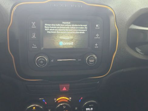 Used 2015 Jeep Renegade Latitude w/ Popular Equipment Group AWD/4WD image 37