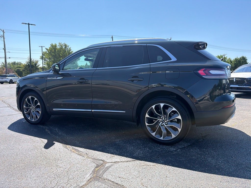 Used 2023 Lincoln Nautilus Reserve AWD/4WD image 9