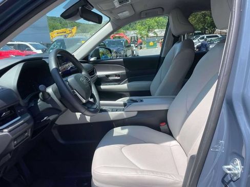 Used 2024 Toyota Grand Highlander AWD image 17
