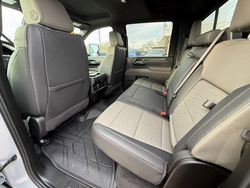 Used 2025 Chevrolet Silverado 2500 ZR2 w/ Technology Package image 14