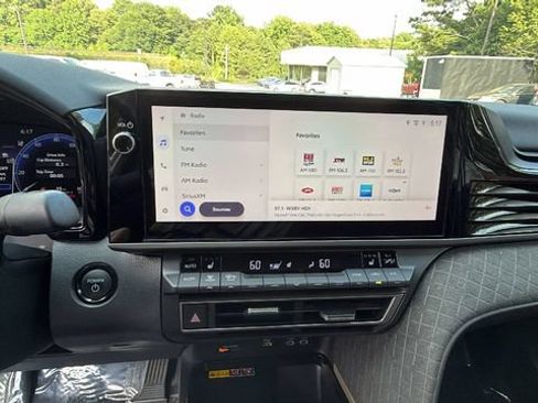 Used 2025 Toyota Camry XLE FWD image 27