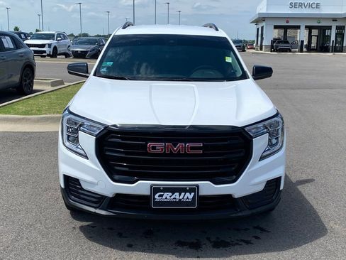 Used 2022 GMC Terrain SLE w/ Elevation Edition image 2