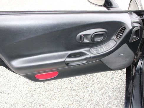 Used 2004 Chevrolet Corvette Base 2dr Coupe image 17