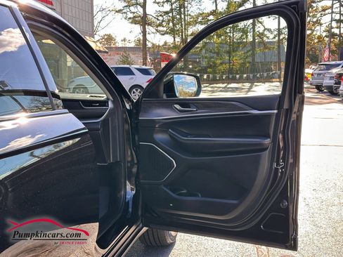 Used 2022 Jeep Grand Cherokee L Limited image 23