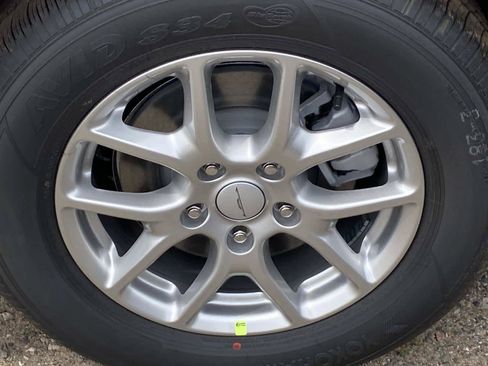 New 2027 Chrysler Pacifica Select FWD image 6