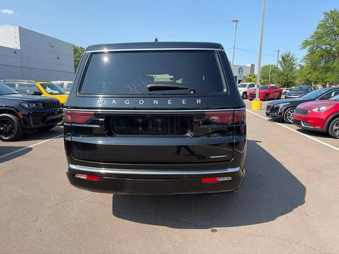 Certified 2024 Jeep Wagoneer L Series II w/ Flexible Seating Group AWD/4WD image 6
