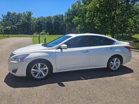Used 2013 Nissan Altima 2.5 SL w/ Technology Pkg FWD image 11