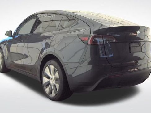 Used 2024 Tesla Model Y Long Range image 11