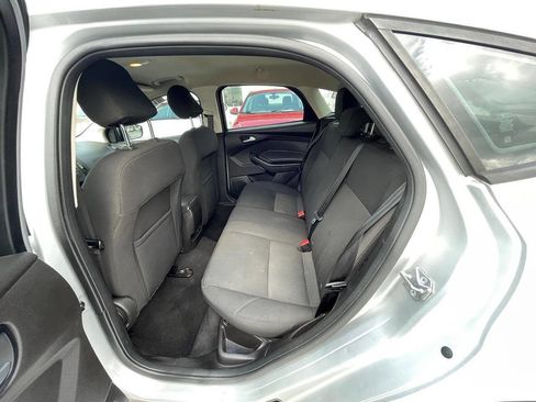 Used 2016 Ford Focus SE w/ SE Sport Package FWD image 5