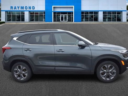 Used 2024 Kia Seltos S image 2