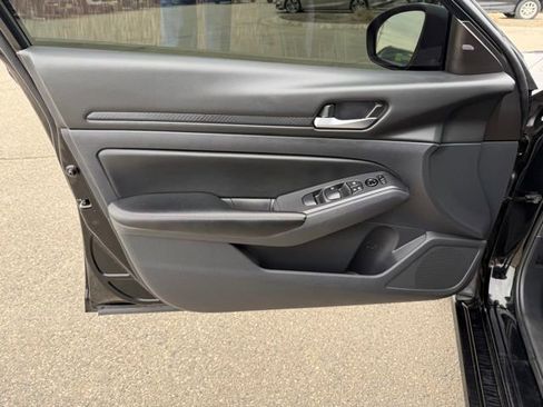 Used 2025 Nissan Altima 2.5 SV FWD image 26