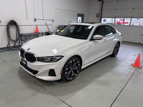 Used 2025 BMW 330i xDrive Sedan w/ Premium Package image 8