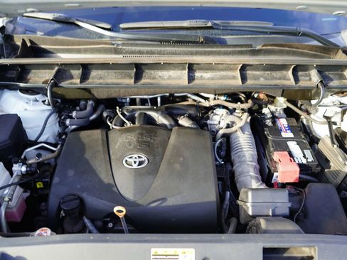 Used 2020 Toyota Highlander XLE FWD image 21