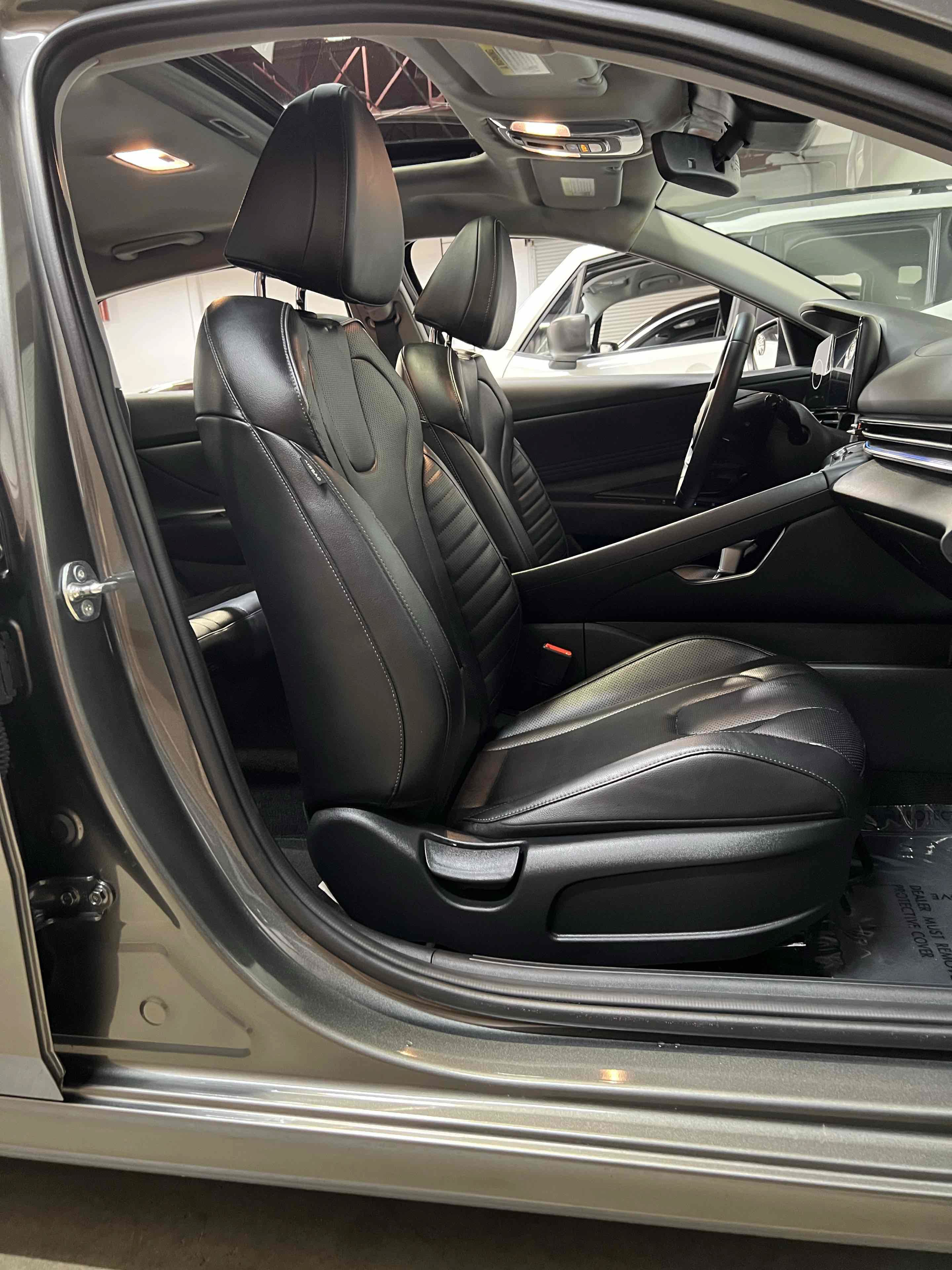 Used 2025 Hyundai Elantra Limited FWD image 18