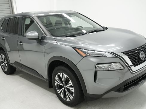 Used 2023 Nissan Rogue SV FWD image 3