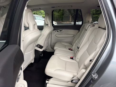 Used 2020 Volvo XC90 T6 Momentum AWD/4WD image 32