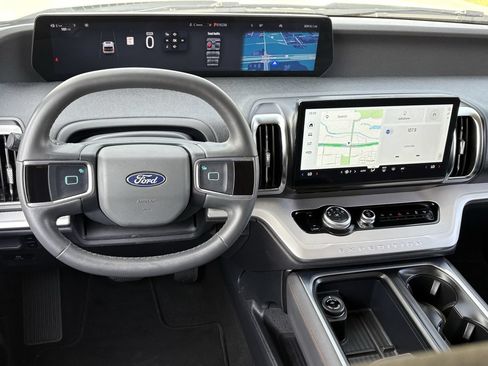 Used 2025 Ford Expedition Max Active RWD image 13