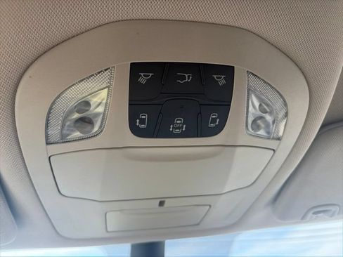 Used 2023 Chrysler Pacifica Touring-L FWD image 25