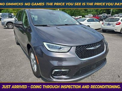 Used 2023 Chrysler Pacifica Touring-L