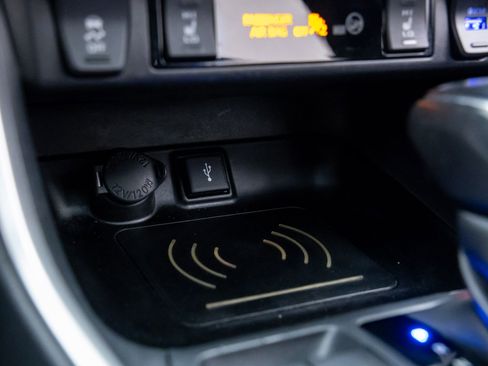 Used 2021 Toyota RAV4 SE w/ Weather & Moonroof Package image 28