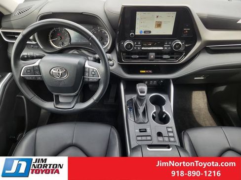 Used 2025 Toyota Highlander XLE AWD/4WD image 26