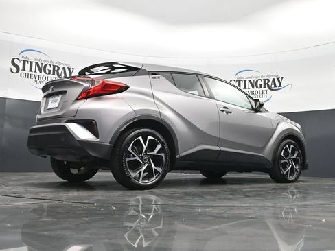 Used 2019 Toyota C-HR XLE FWD image 32