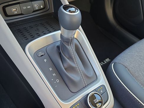 Certified 2025 Hyundai Venue Limited image 18