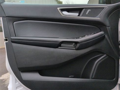 Used 2018 Ford Edge SEL w/ Equipment Group 201A image 23