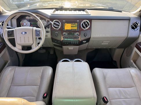 Used 2010 Ford F250 Lariat image 12
