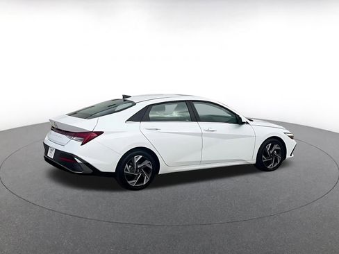 Used 2025 Hyundai Elantra SEL image 15