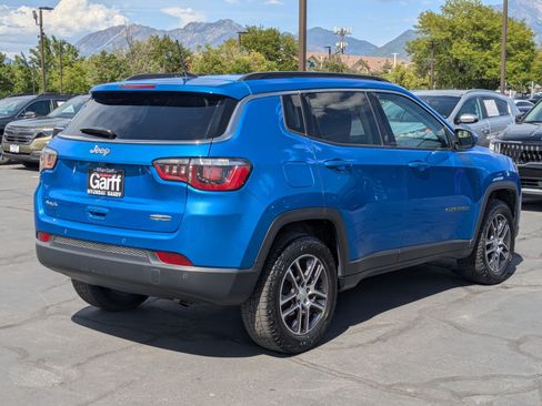 Used 2018 Jeep Compass Latitude w/ Popular Equipment Group AWD/4WD image 3