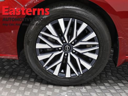 Used 2023 Nissan Altima 2.5 SV w/ SV Premium Package AWD/4WD image 32